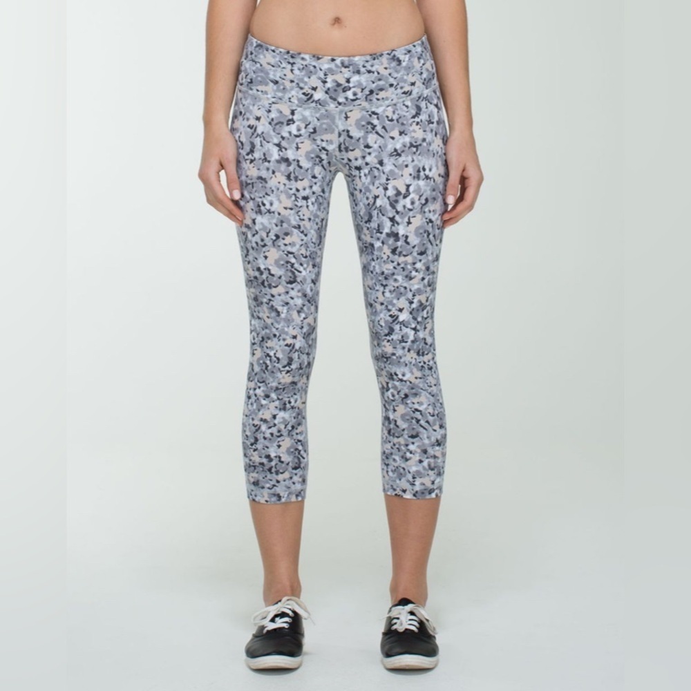LULULEMON Wunder Under Cropped Leggings